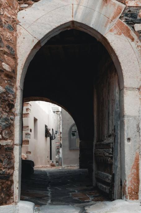 Castlevania- Traditional House In The Castle Naxos City Экстерьер фото